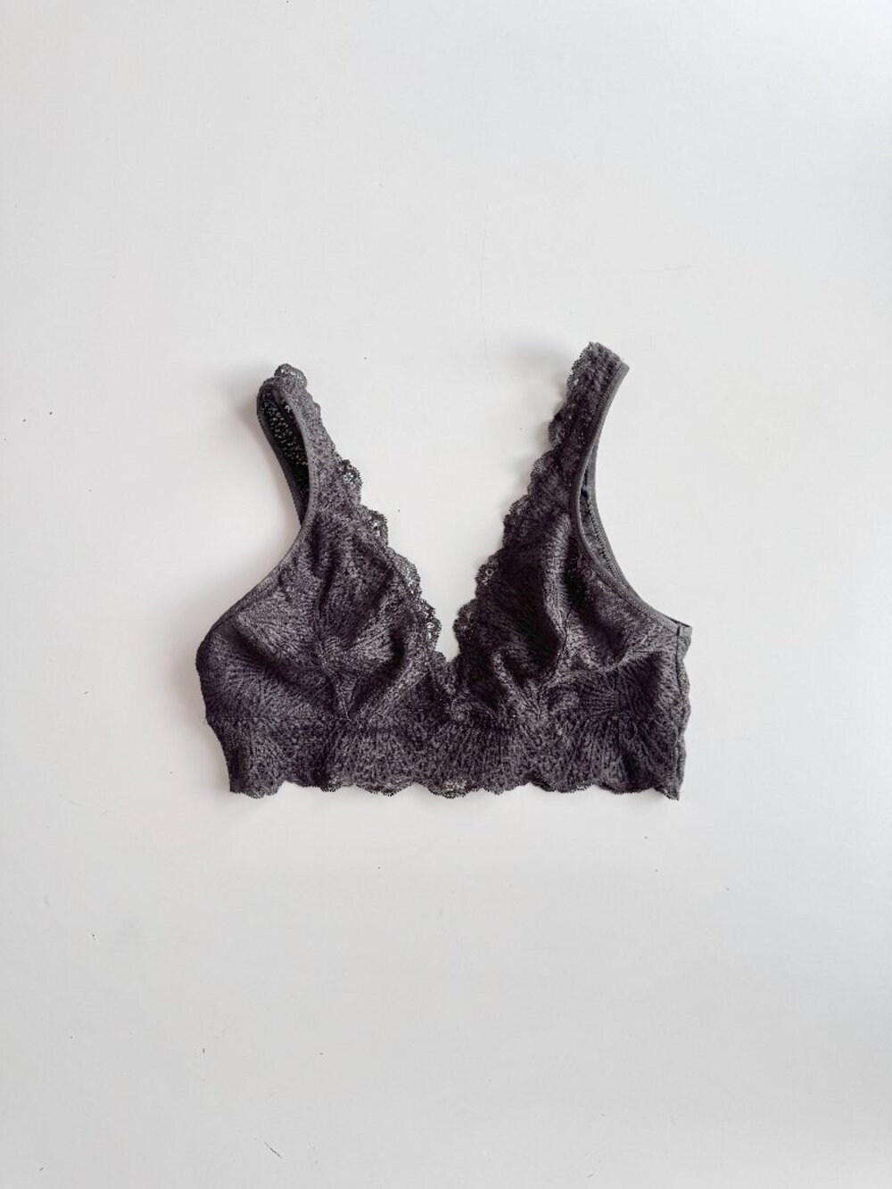 Aritzia WILFRED Clissen Dark Grey Stretch Lace Deep V Bralette Bra, Size M